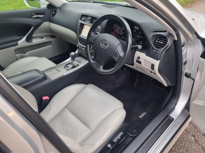 LEXUS IS