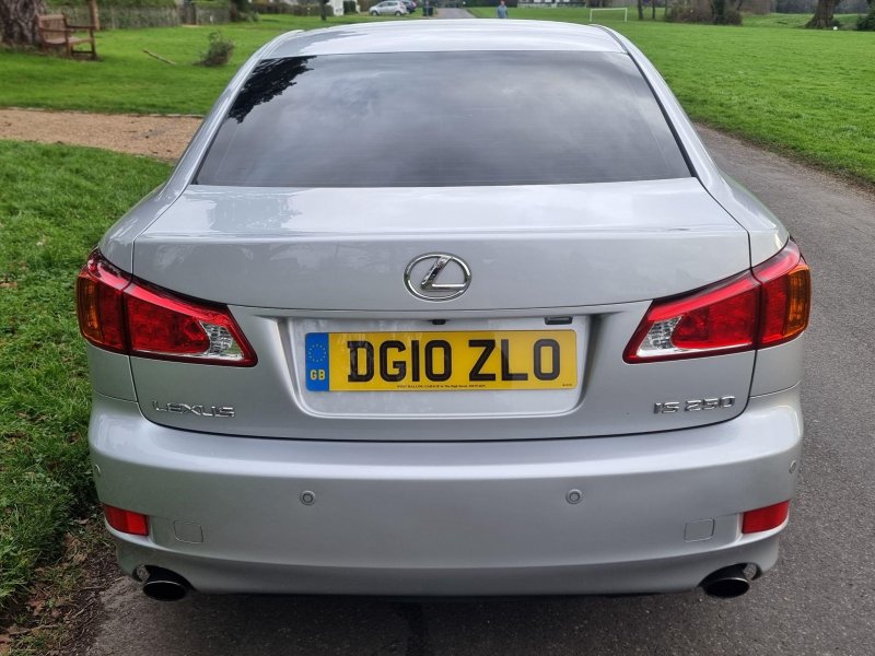LEXUS IS
