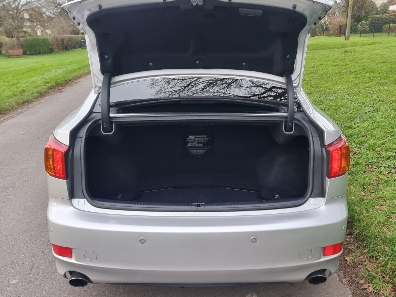 LEXUS IS