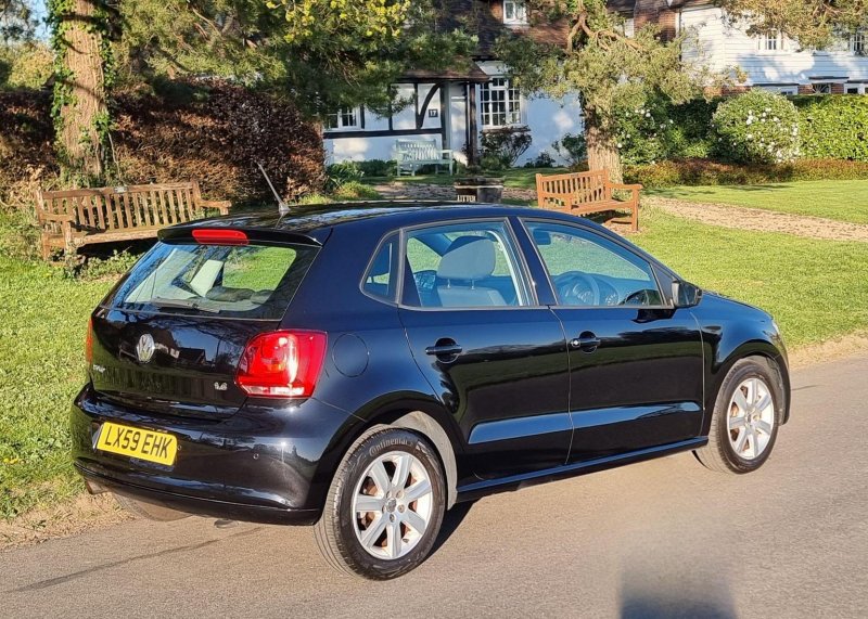 VOLKSWAGEN POLO