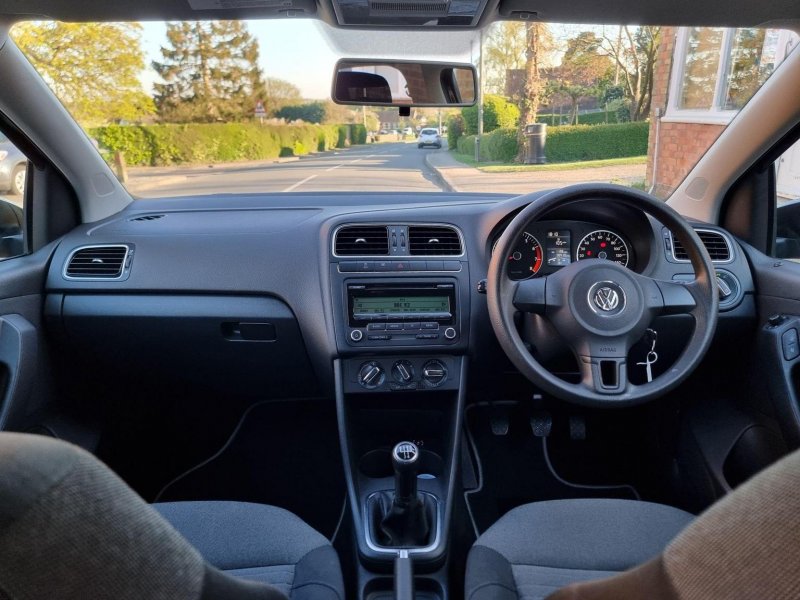 VOLKSWAGEN POLO