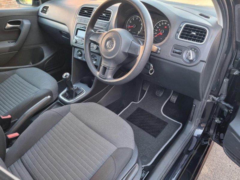 VOLKSWAGEN POLO