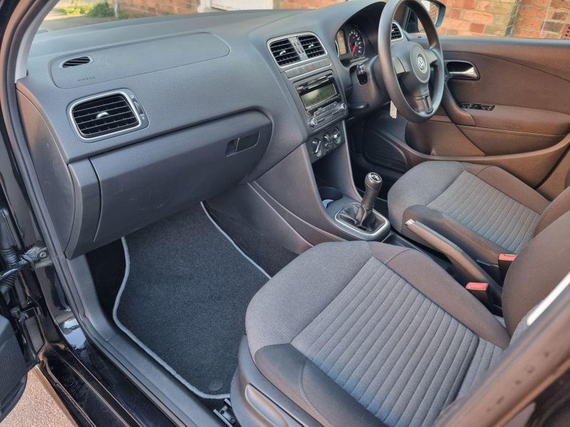 VOLKSWAGEN POLO