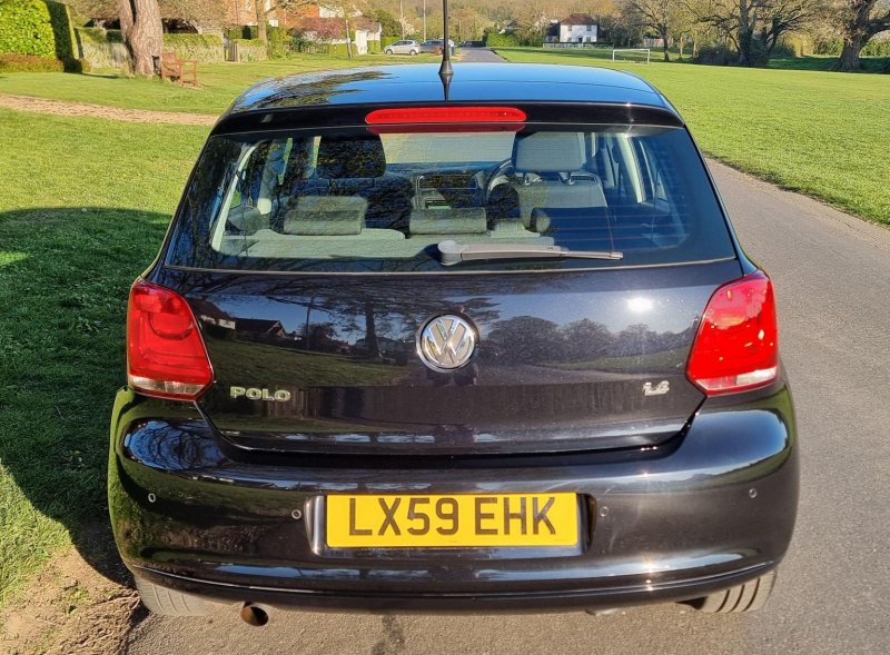 VOLKSWAGEN POLO