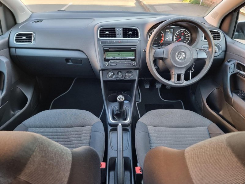 VOLKSWAGEN POLO