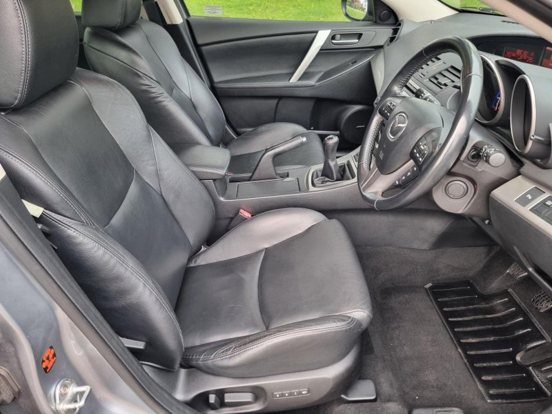 MAZDA MAZDA3