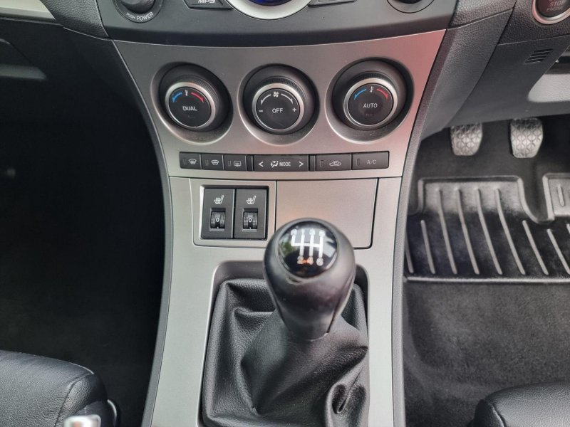 MAZDA MAZDA3
